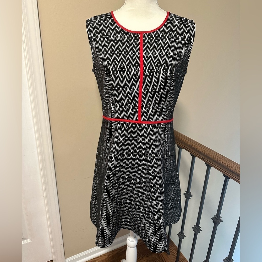 THML Black White Ikat Print Dress Red Trim Sleeveless Fit Flare Work Midi Medium